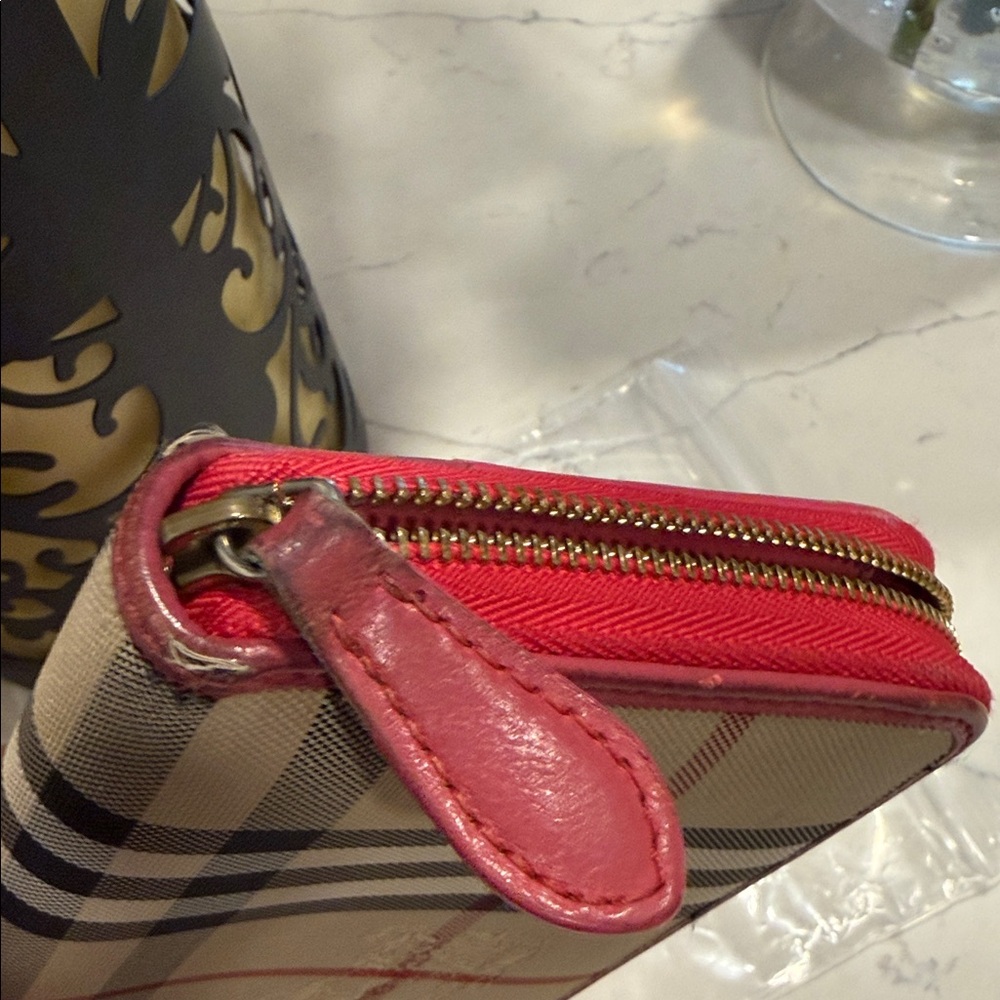 Burberry Red Wallet with Iconic Check Pattern - Picture 16 of 17